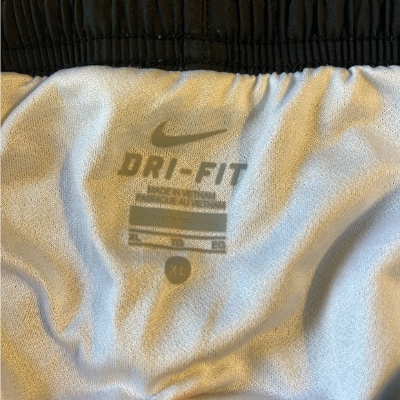 Nike active shorts - Picture 2 of 2